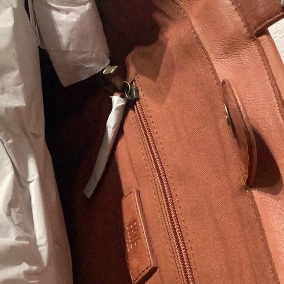 FRYE NWT - tan 100% genuine Leather laser cut fringe Tote bag - roomy - Picture 5 of 7